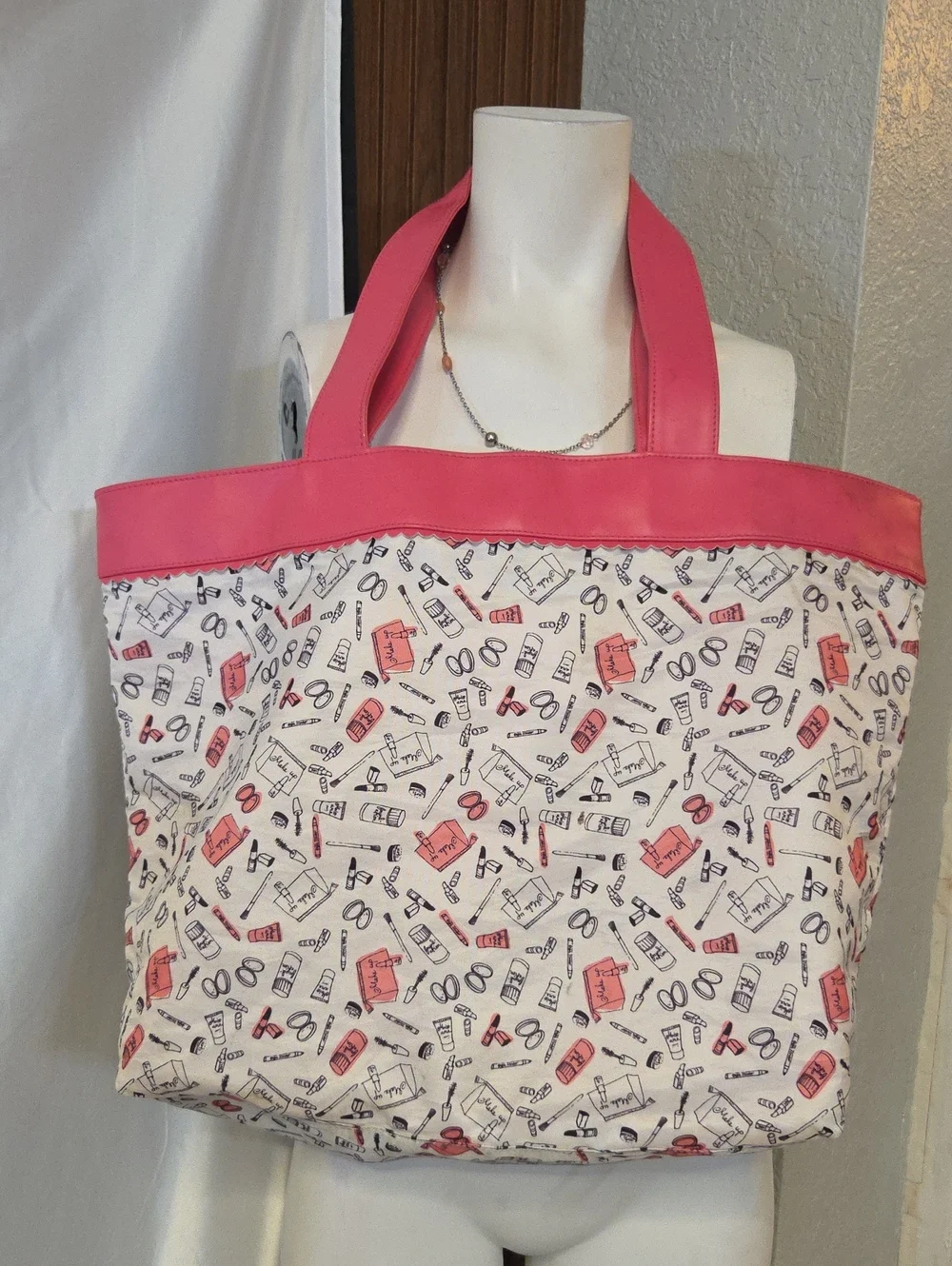 Pink Trim Cosmetic Print Tote Bag Beach Bag 20x14 In